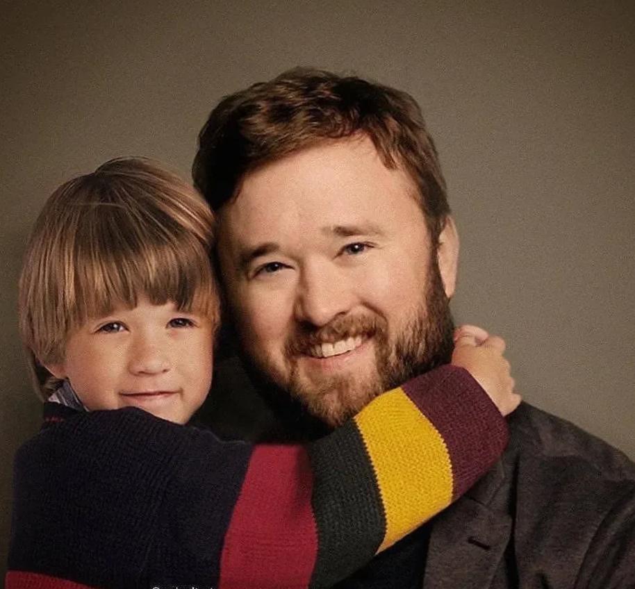 和小时候喜欢的明星来张合照,各位明星小时候和长大后的样子