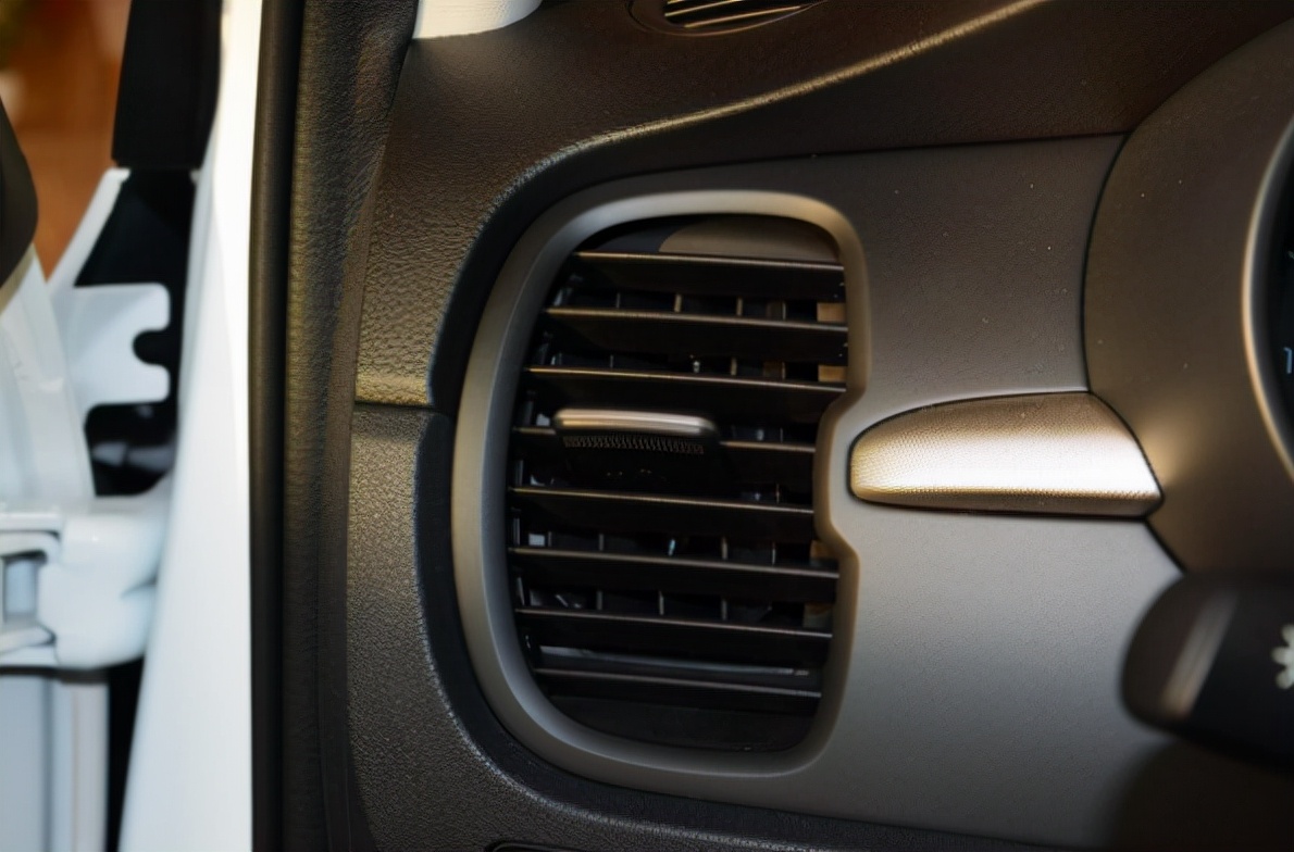 汽车内饰烤漆面板划痕修复,汽车内饰板上有划痕可以怎样修复