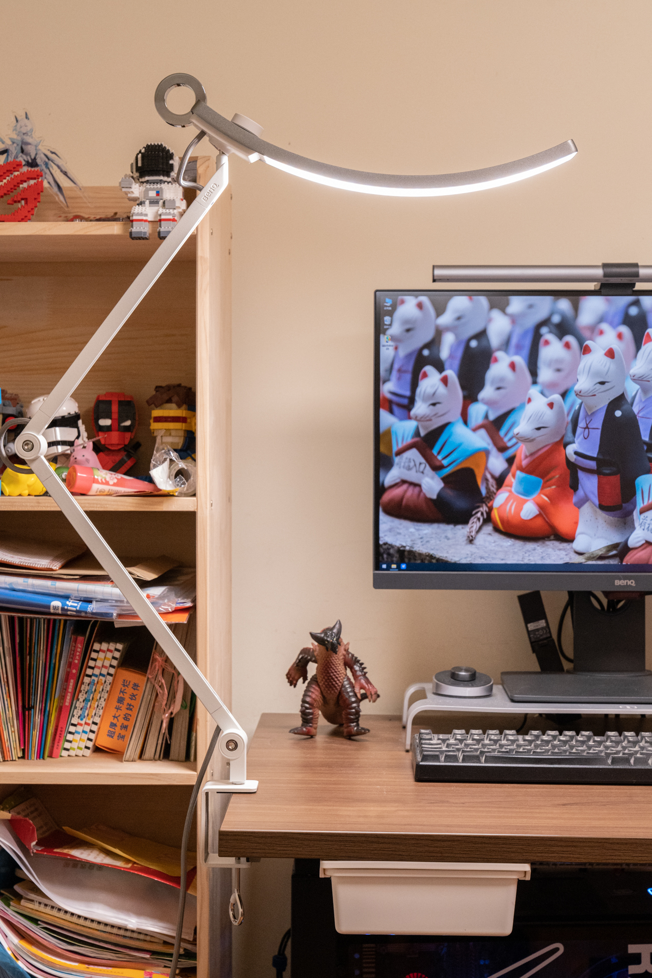 自己办公桌面布置,最简单的办公室桌面布置图