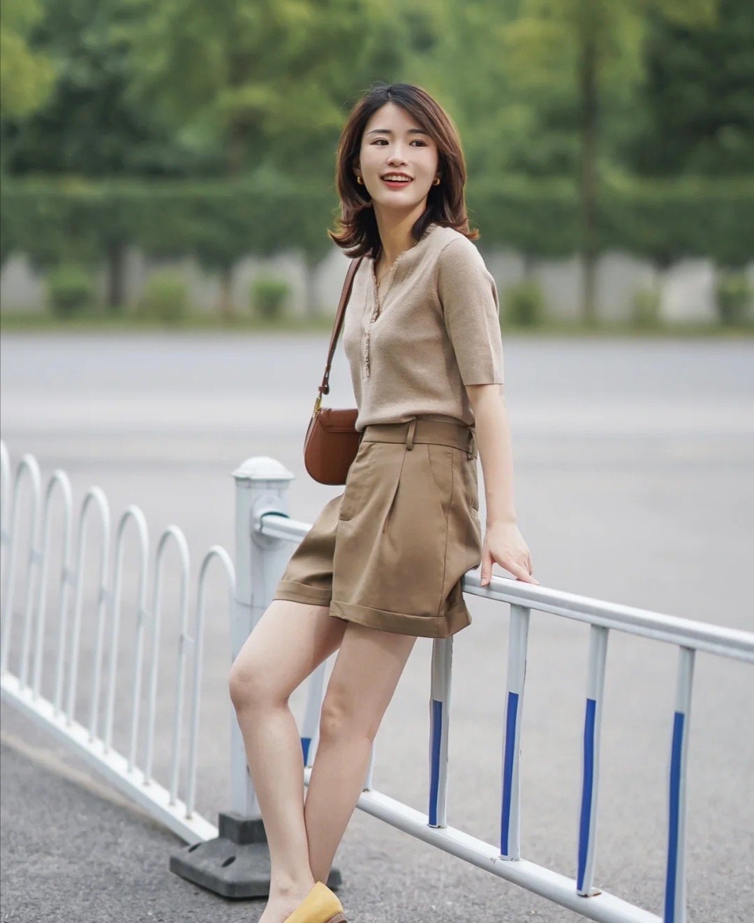 小麦色适合的高级穿衣搭配,你穿衣是老气还是优雅