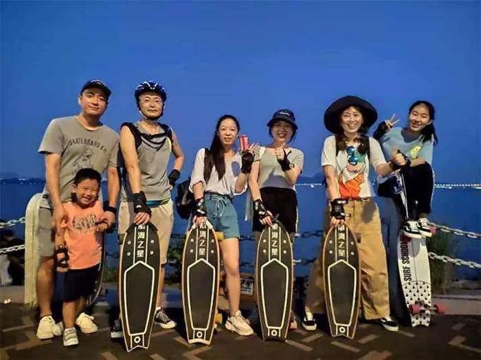 火“出圈”的陆地冲浪为何备受年轻人喜欢？I新赛道