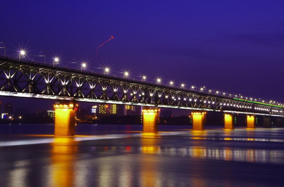 100万存银行和100万买房哪个合算,未来5年买房升值空间