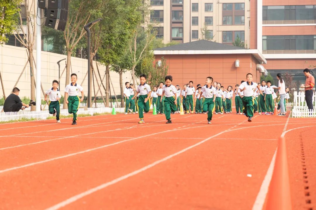 喜迎二十大奋进新征程大学,首都师范大学育新学校房山分校