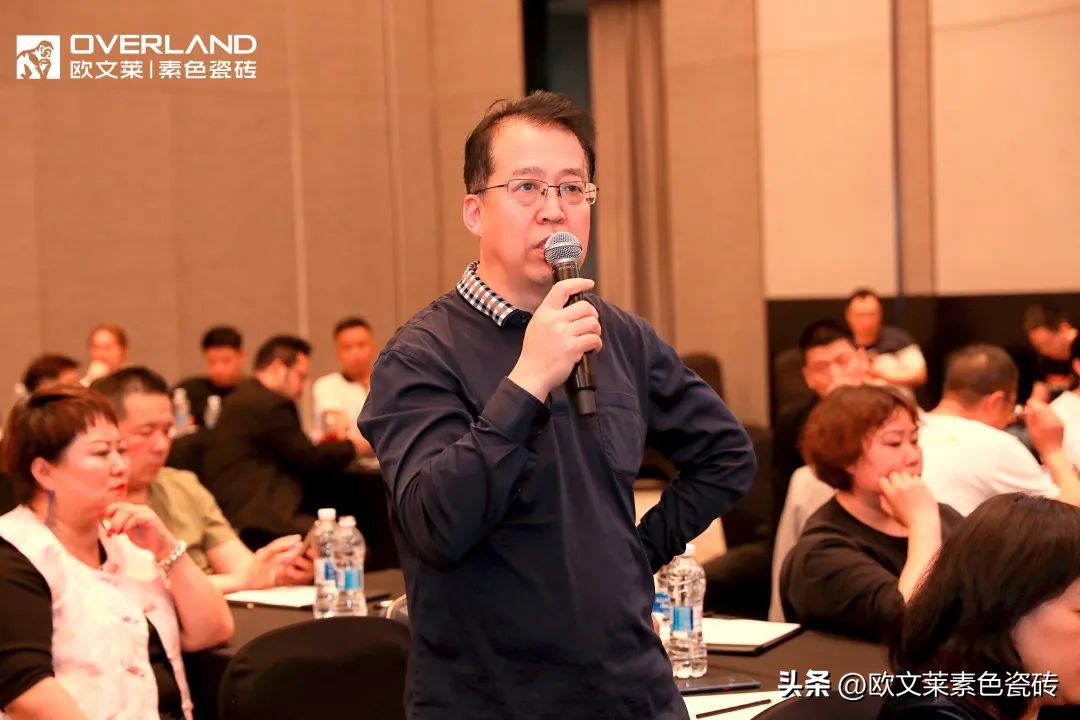 欧文莱加盟商高质量发展峰会成都启幕，门店新基建全面启动