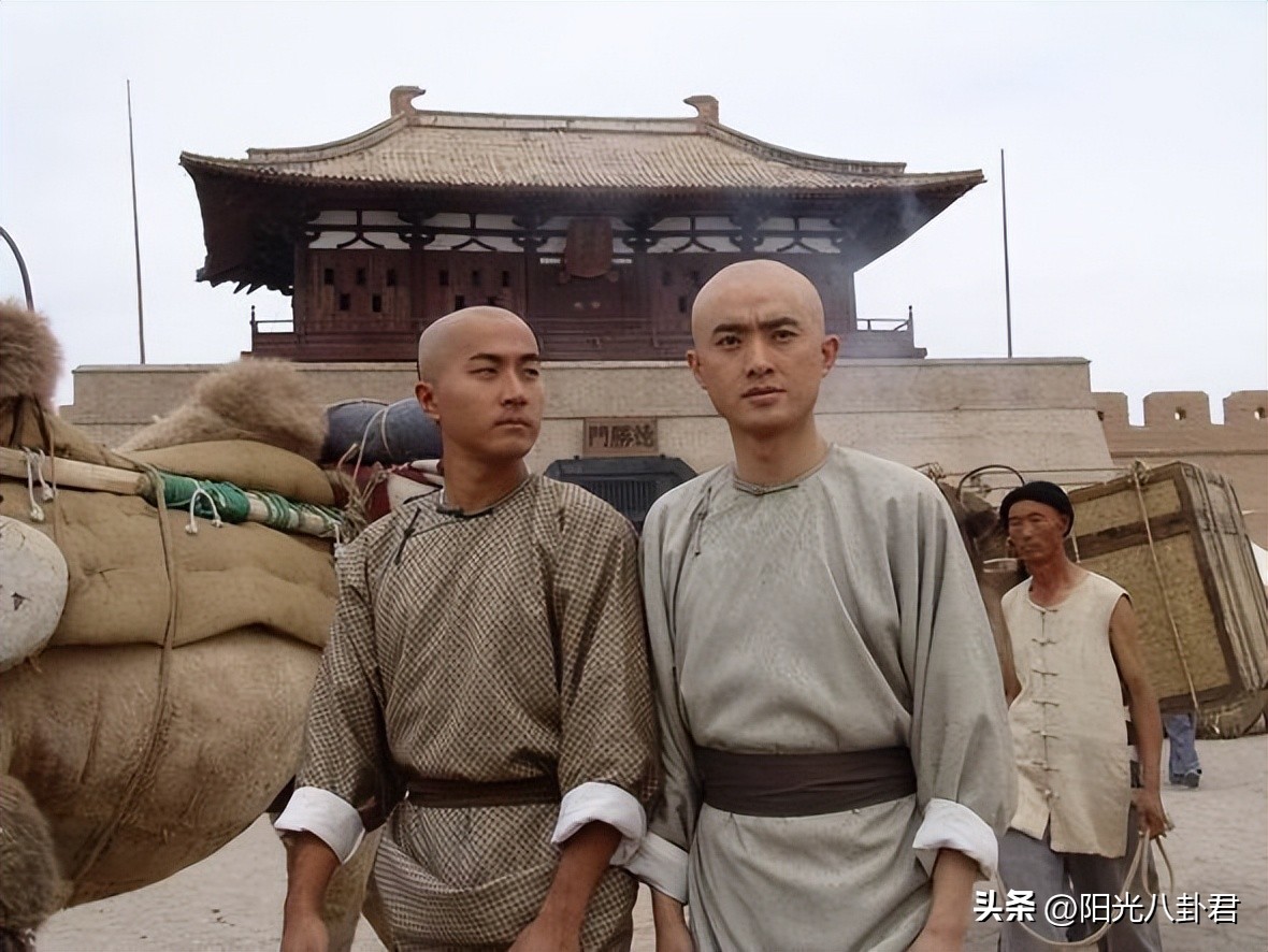 6位吃恋情“红利”的男星，恩爱时春风得意，分手后事业明显下滑