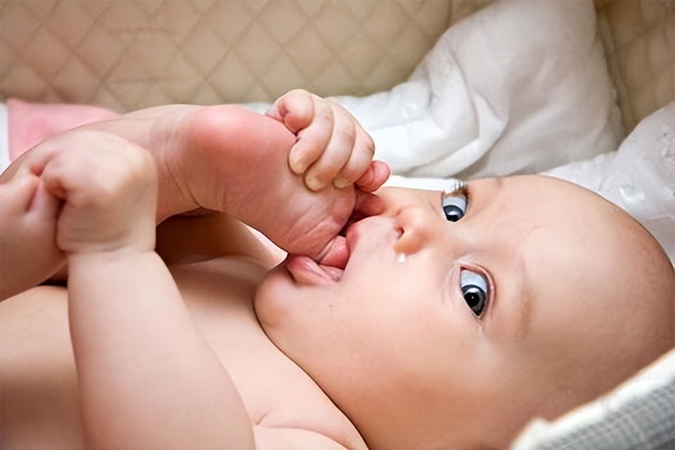 宝妈脚干裂怎么办,宝宝脚趾甲往肉里长怎么办