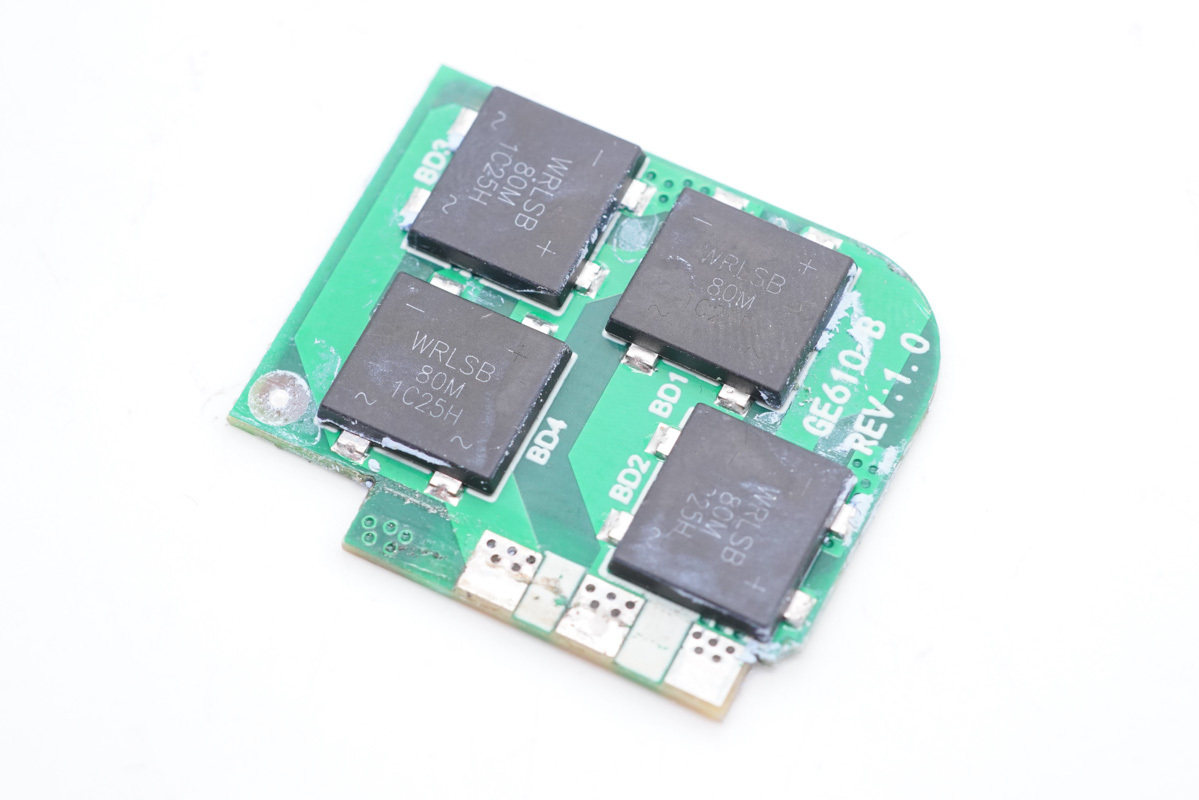 4C1A五个口，总功率达230W，华科生230W桌面充拆解