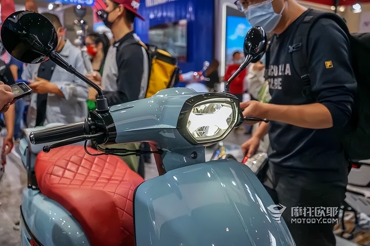 小踏板维多利亚150新款多少钱,最新款维多利亚150复古踏板车