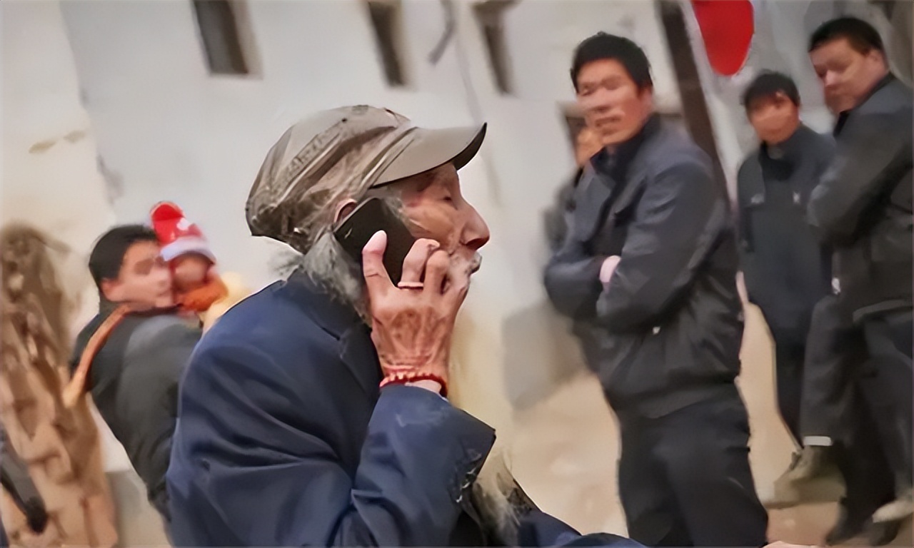 李继胜：87岁的他当“裸模”20年，与24岁女孩同住，子女都不来往