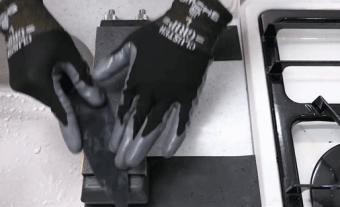 日本小哥用豆腐做刀,日本小哥铸刀全过程视频