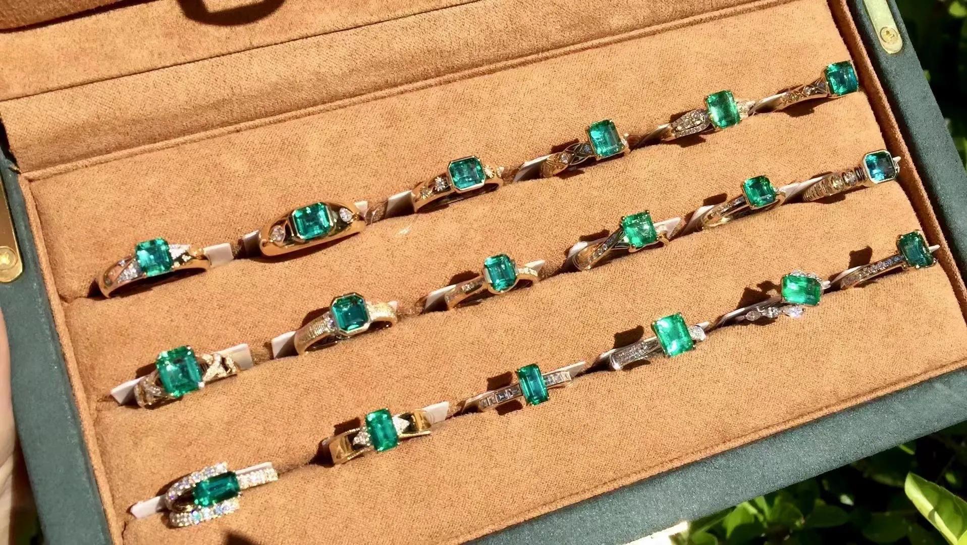 中老年人佩戴戒指在哪个手指合适,戒指戴在每个手指上的含义招财