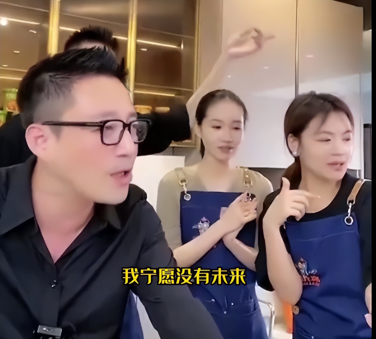 台媒曝汪小菲回台北大s,汪小菲直播间谈大s流泪