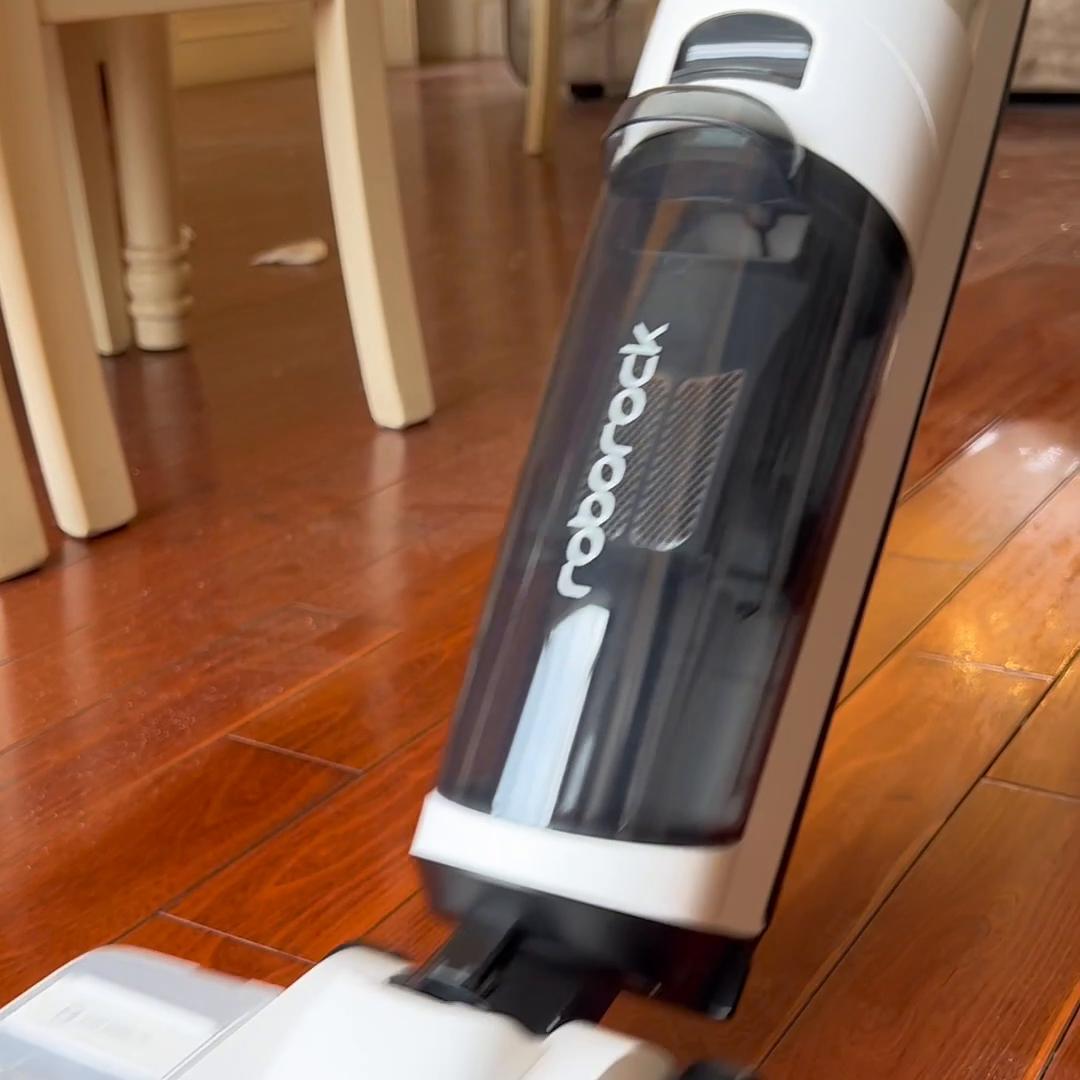 19岁买的房子，今天就带着我的清洁小分队去开荒啦#石头...