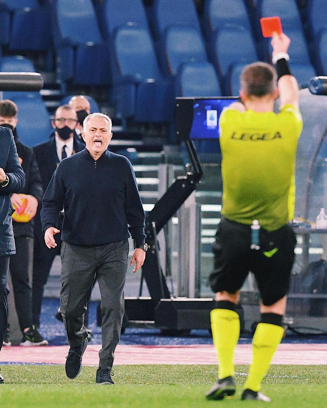 穆里尼奥掀翻王朝,穆里尼奥执教真相