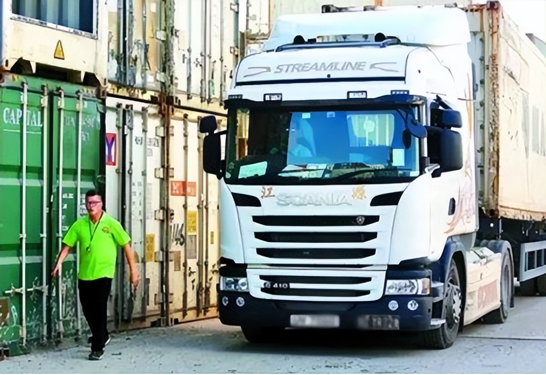 从年入38万的精英到拼命的加班人,中港司机怎么变化这么大?