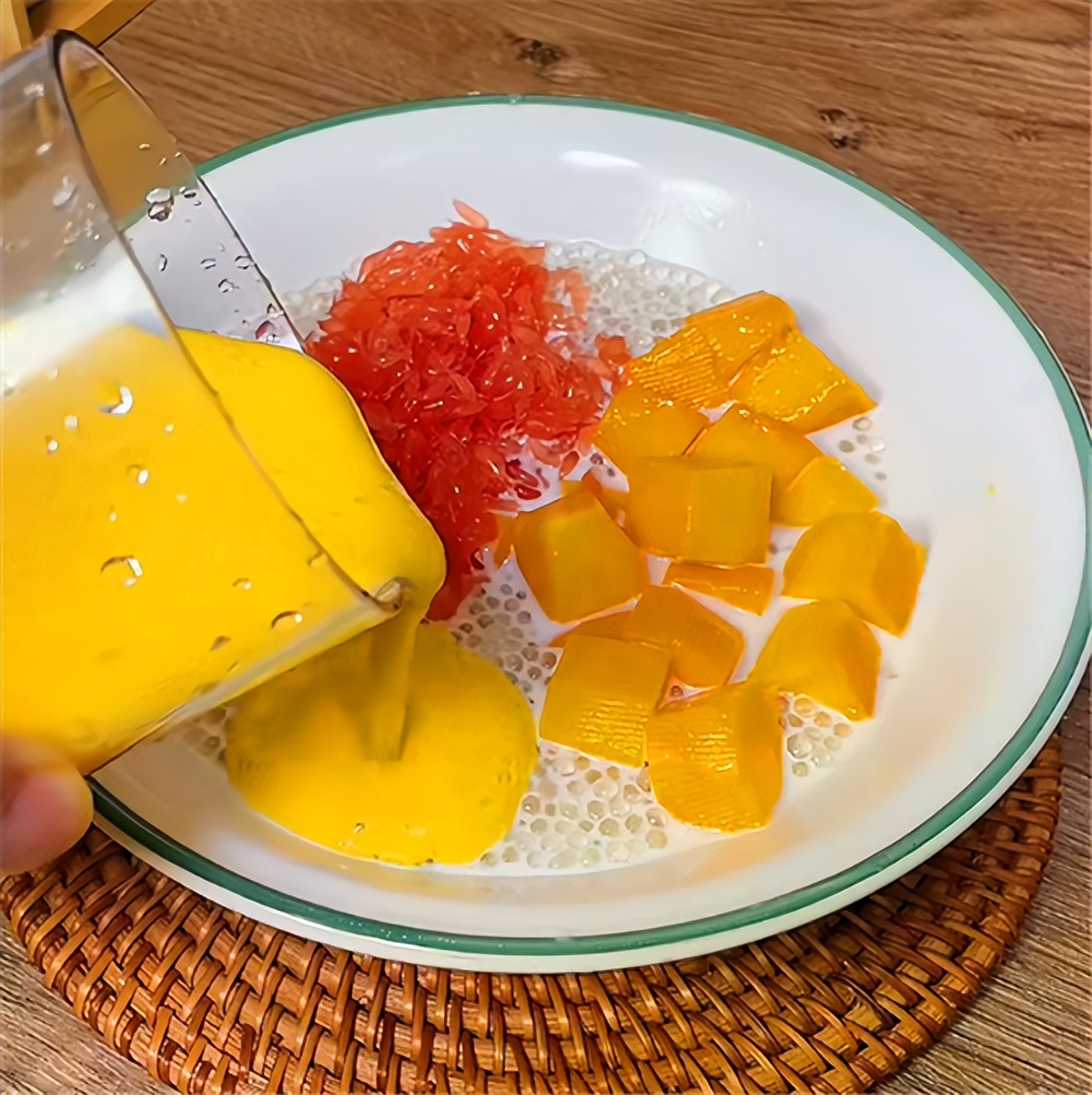 杨枝甘露做法简单又好喝,在家做杨枝甘露甜品