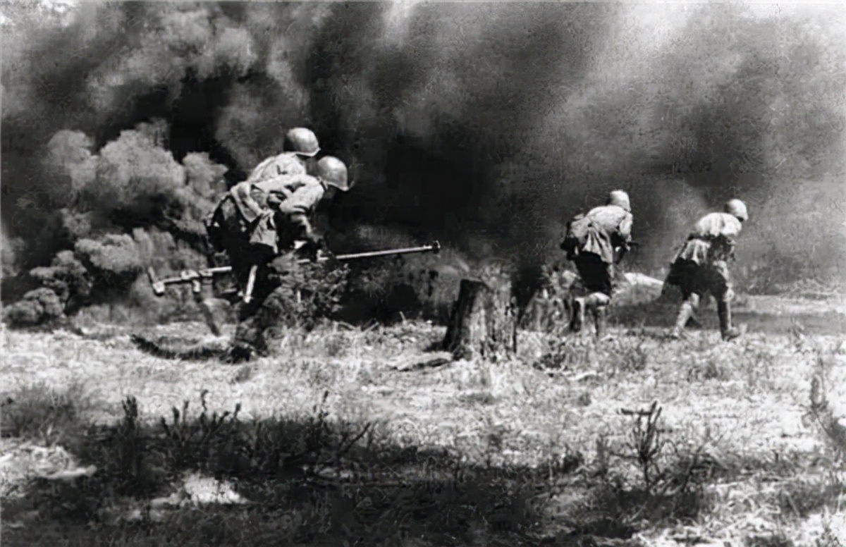 八路军夜间看到一只狼发现有埋伏,八路军遭鬼子追击