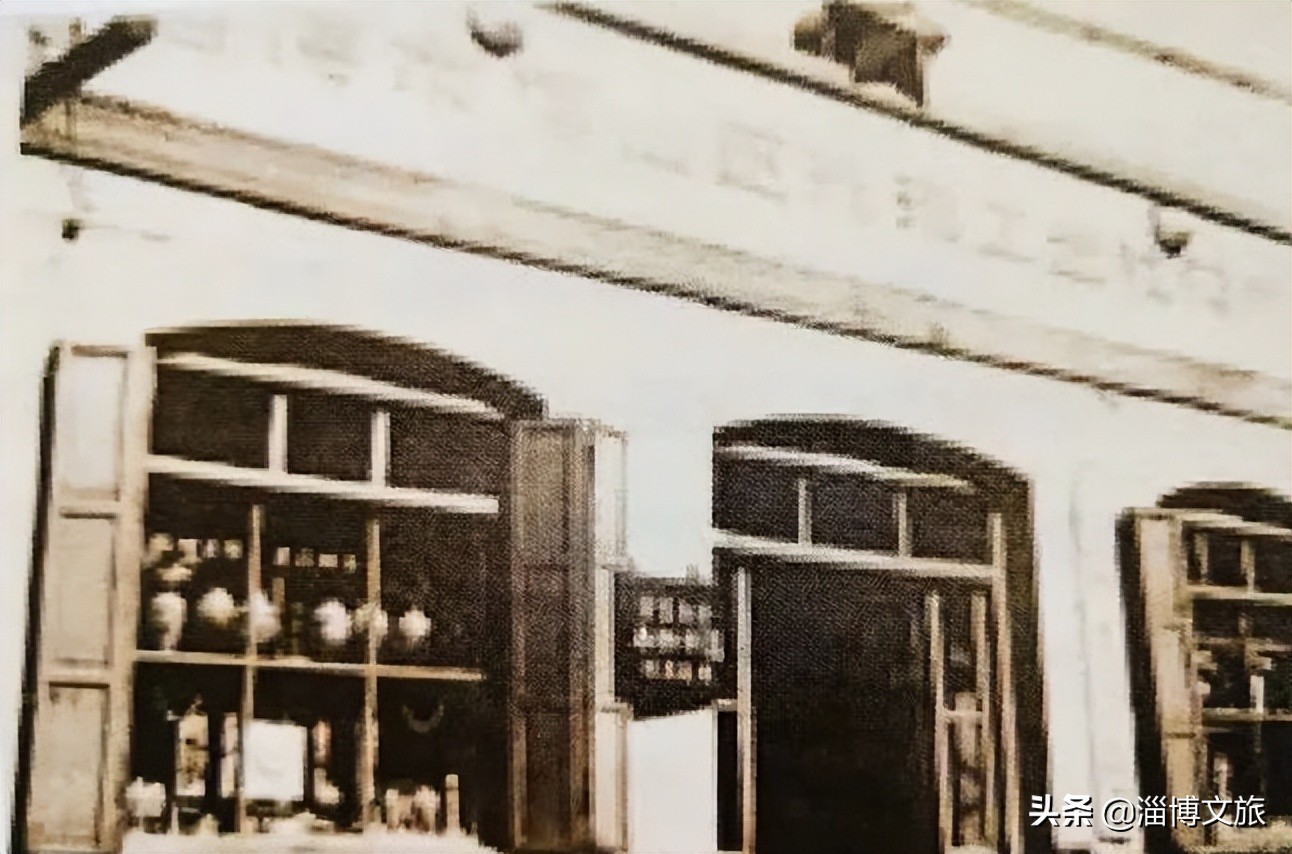 千年西冶街，一条商号林立，见证历史沧桑的古街，曾是明清两代中国琉璃的制作中心，来看百年老照片。