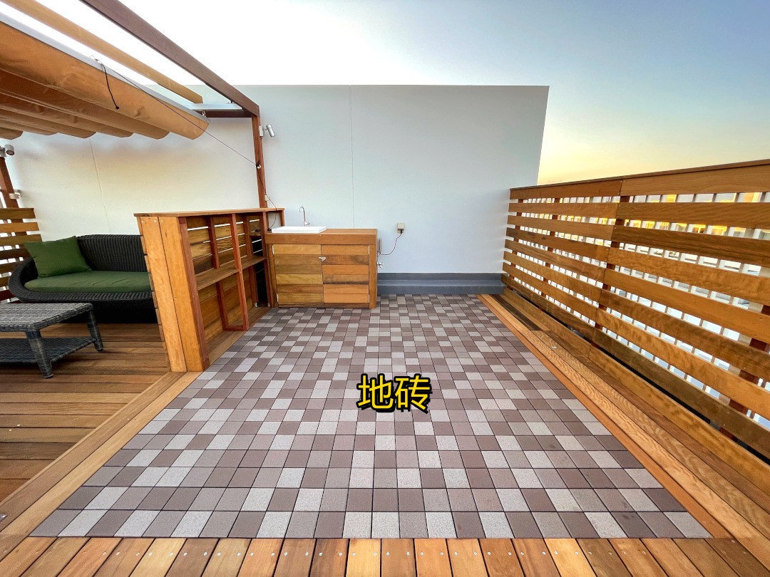 顶楼露台是贴砖好还是塑木地板好,露台花园地板做防腐木还是铺砖好