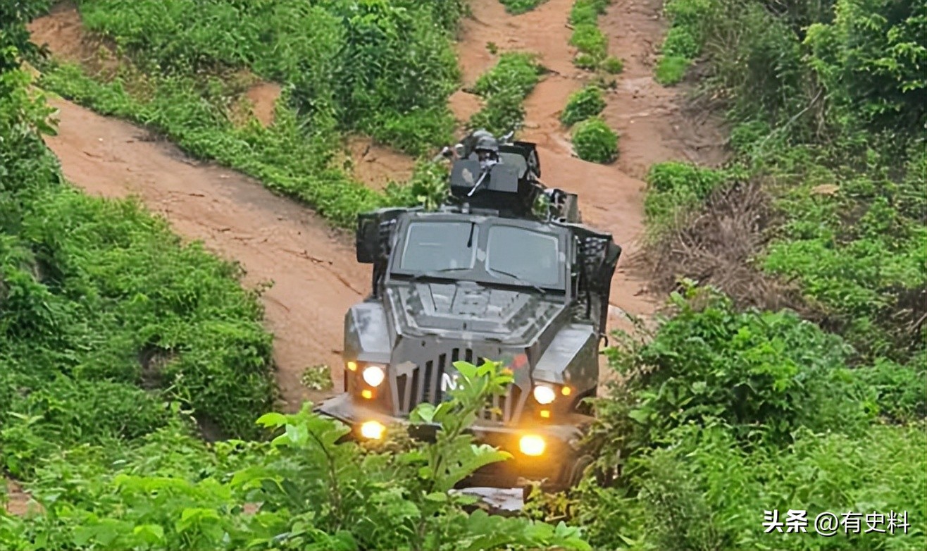 东风猛士在非洲大受青睐?丰田皮卡已成过去,大量引进猛士突击车