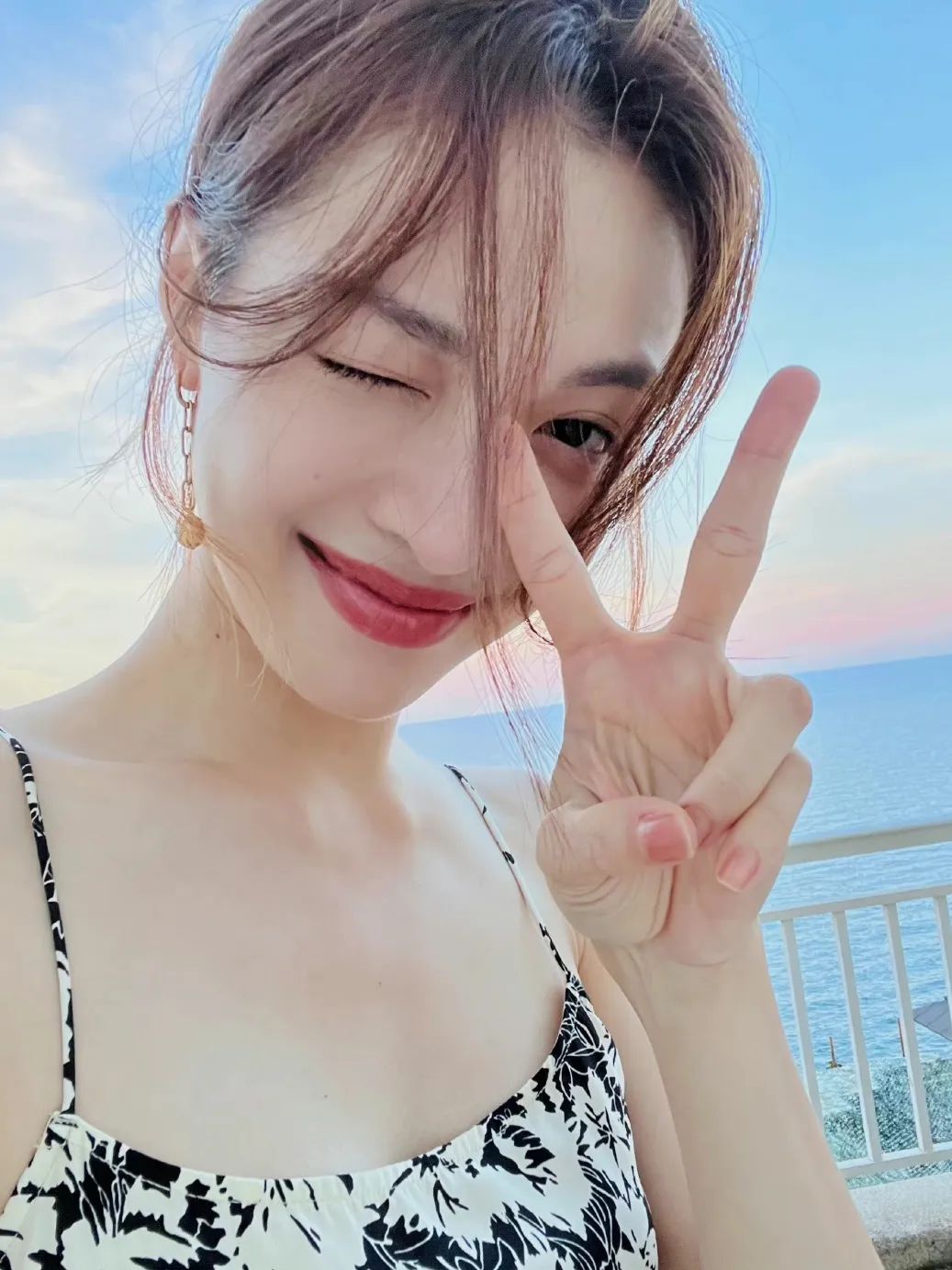 朋友圈秀美甲姿势不露脸,吸铁石花式猫眼美甲