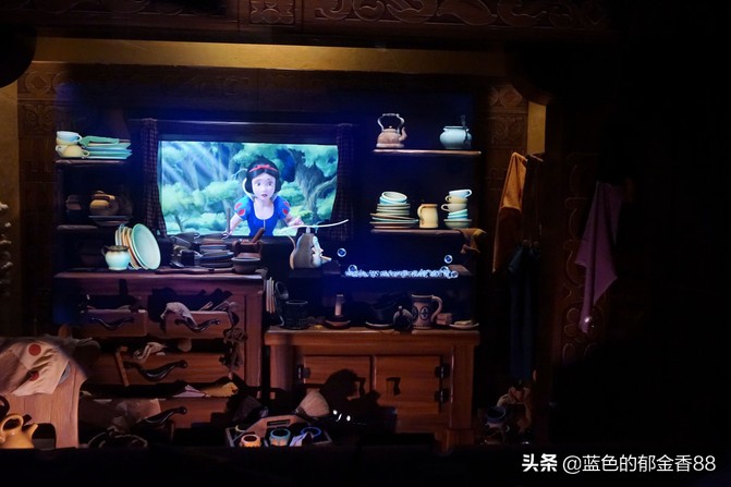 周末白相里的一张床、一群朋友、暴走于迪士尼乐园