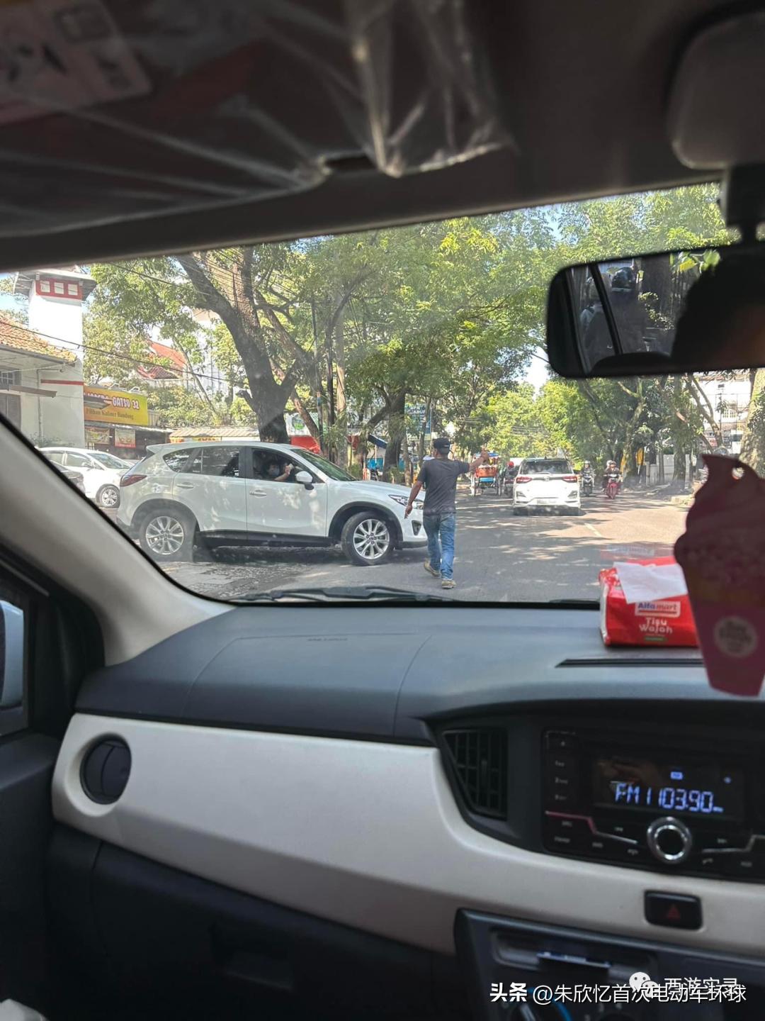 印尼进口中国火车车厢,印尼火车与高铁不一样