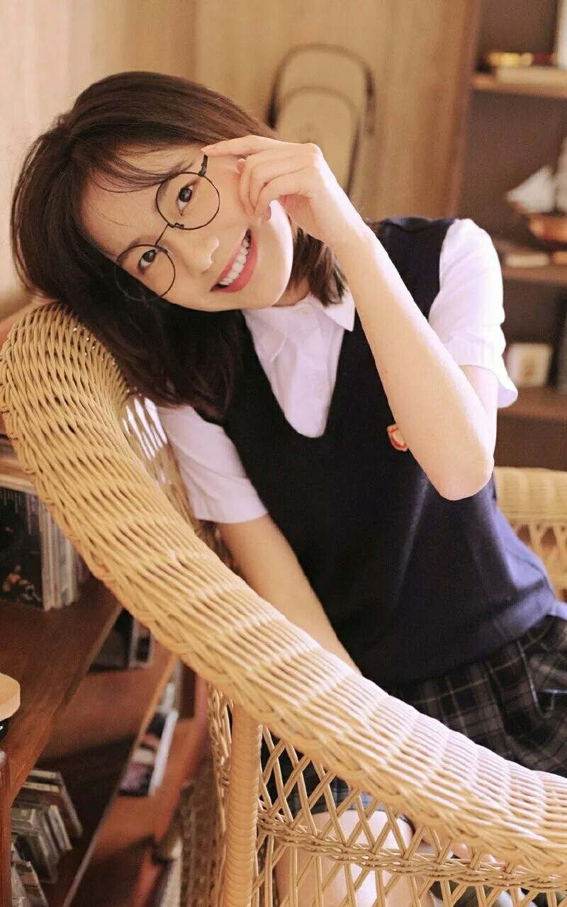 怎么和别人沟通聊天技巧和幽默,找女生聊天应该聊些啥