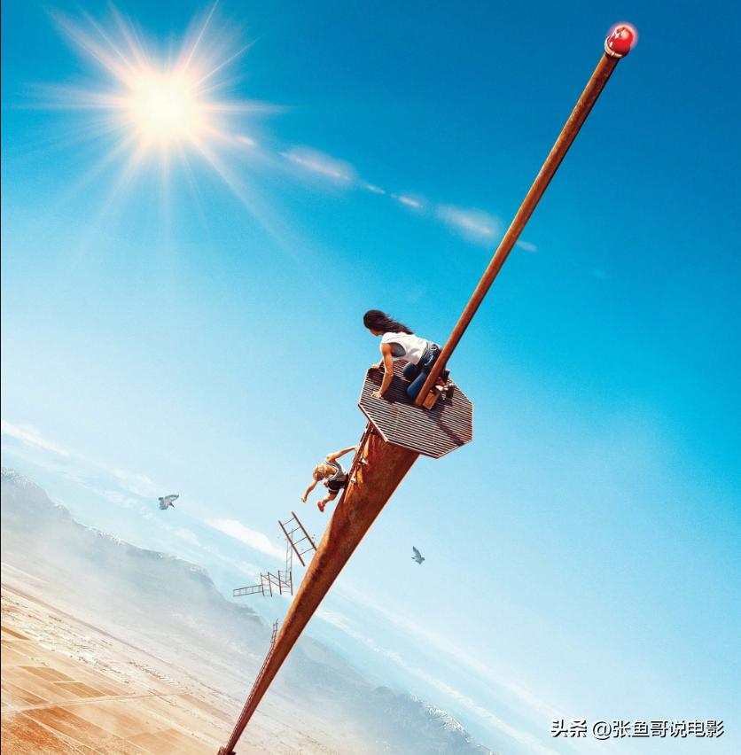 两个女孩被困了2000英尺高塔,女子爬上塔吊高台被困