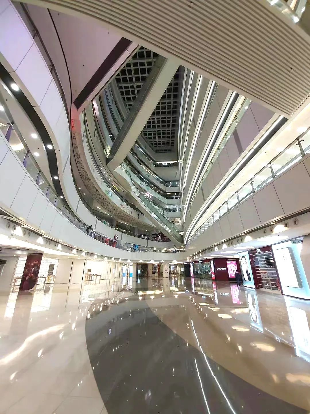 优之良品、许留山、UA…封关两年多，香港多少熟悉的店消失了？