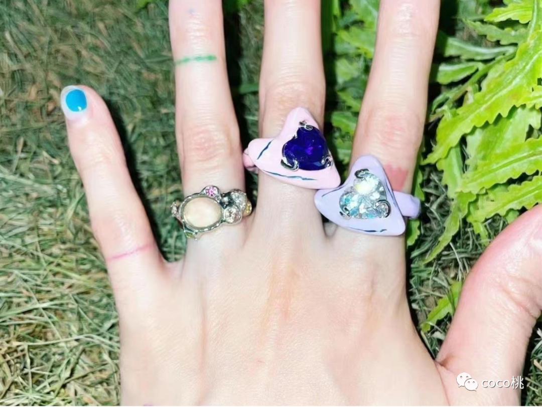 泫雅的订婚戒指，直接花掉男友一半财产？