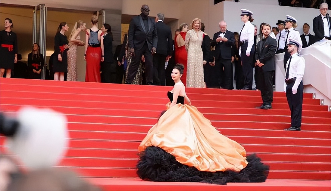 戛纳红毯尴尬瞬间,戛纳镜头堪称照妖镜