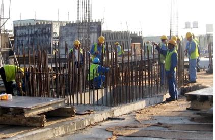 干工地工资每个月发吗,在工地的生活就是那么艰苦