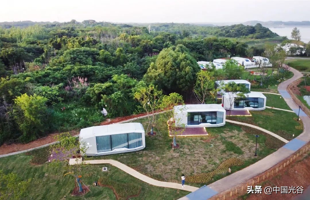 光谷“科幻迷”设计流浪“太空舱”，火遍国内外，住一晚价格堪比五星酒店