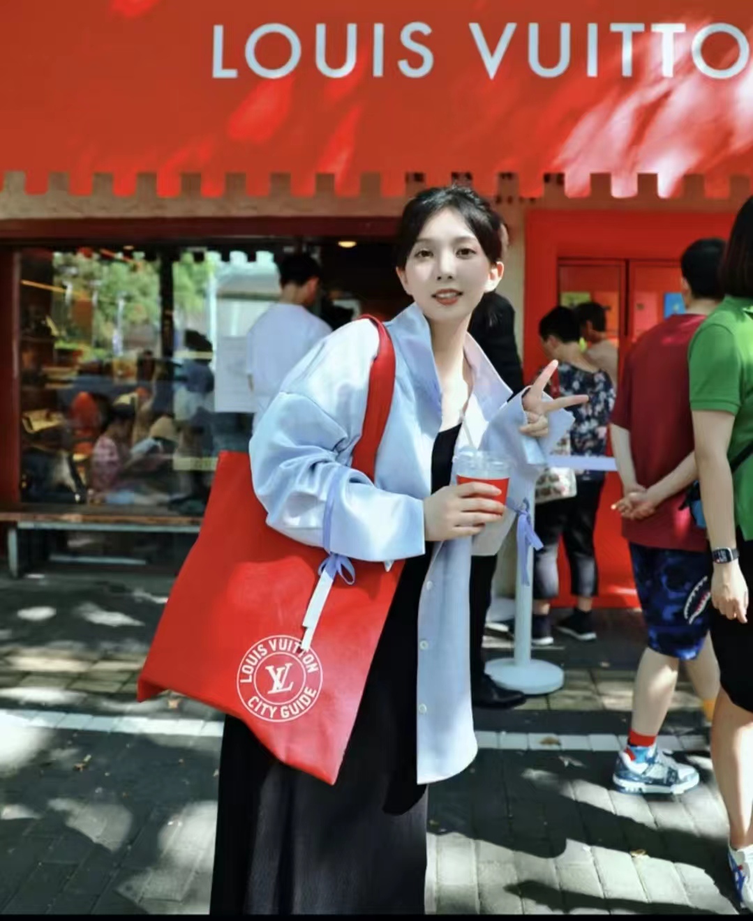 lv购物袋搭配衣服,lv帆布包穿搭