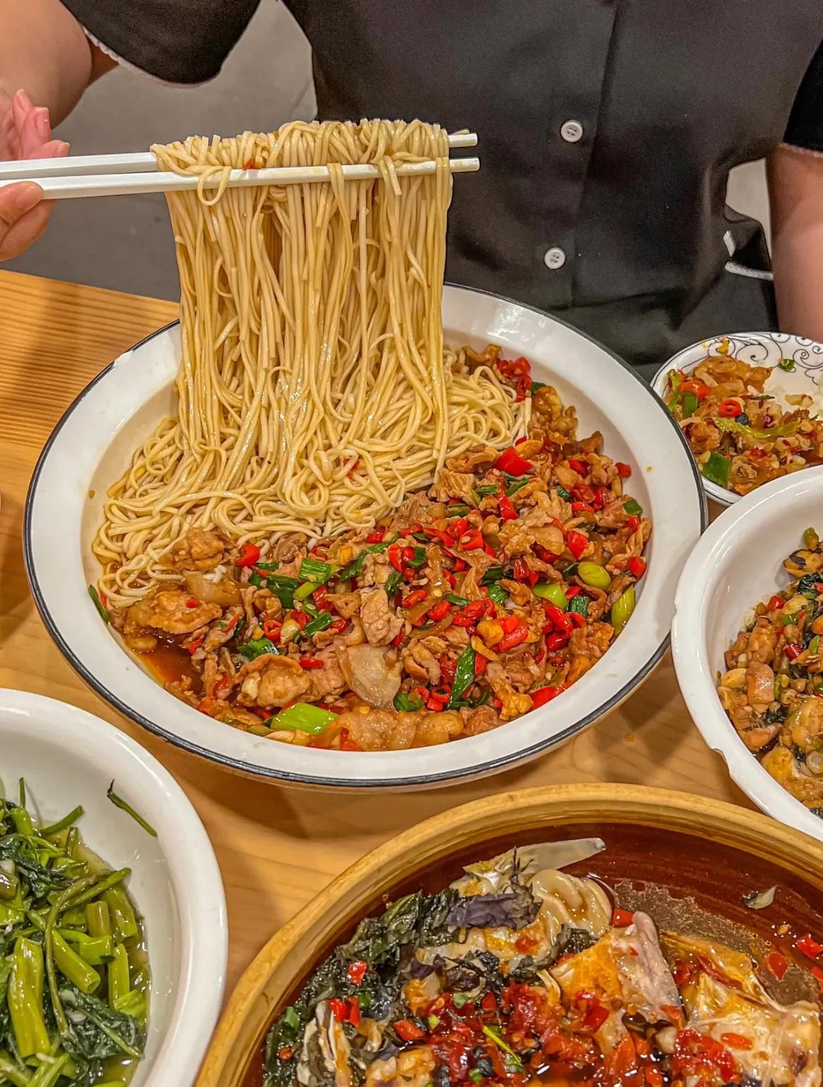 武汉就能吃到的笨萝卜同款湘菜馆子，长沙妹子来了都说好