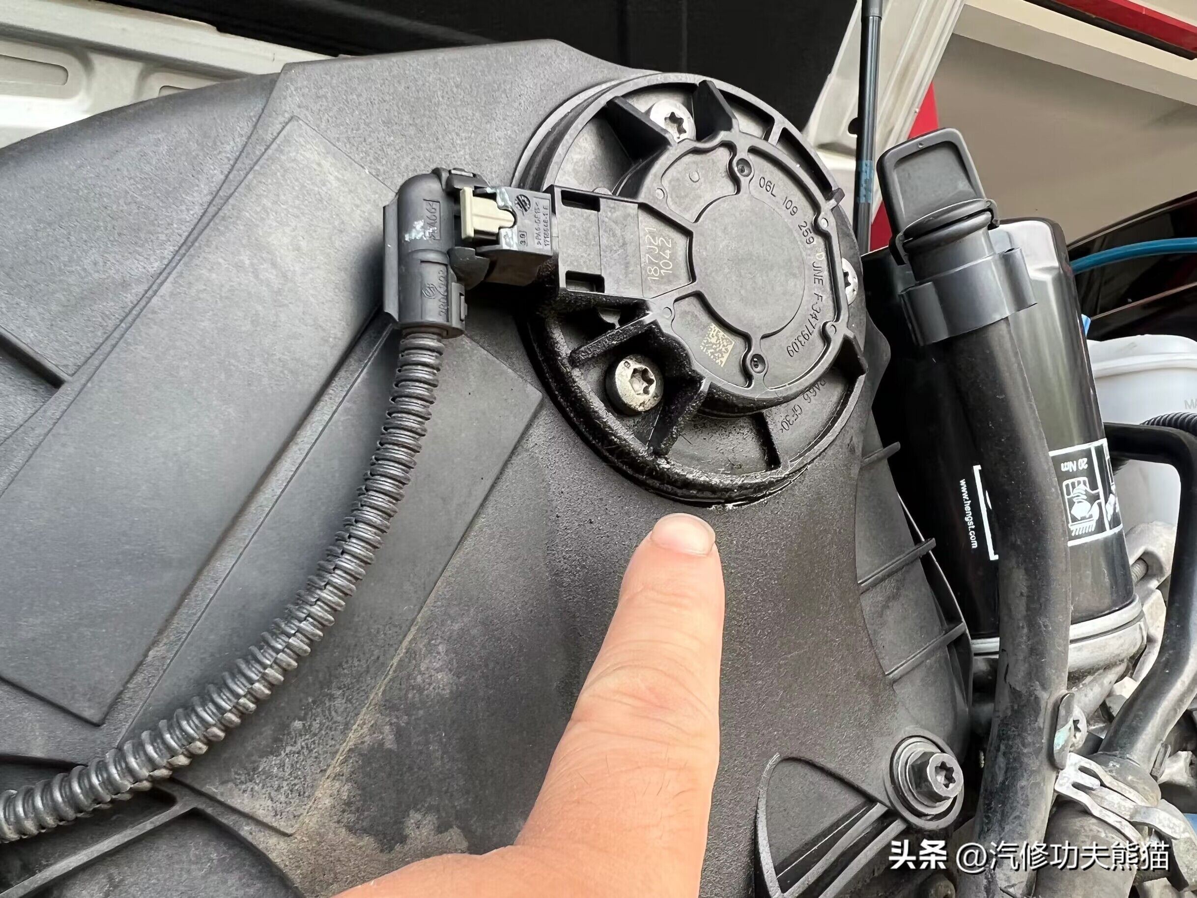 奥迪A4L烧机油！*草烟**公司是让你们烧*草烟**烧钱，我们让你不烧机油