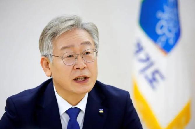 2月10日，韩总统候选人叫嚣击沉中方渔船；我国拒绝进口立国牛肉