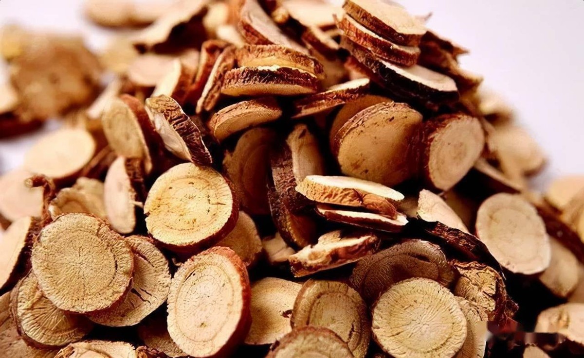 中医治疗血小板减少性紫癜热盛迫血证验方1首，凉血止血