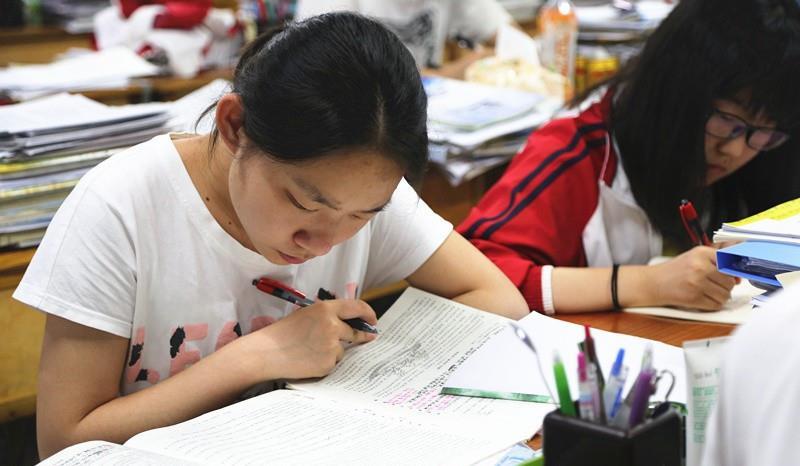 初中毕业读什么技校专业好呢女生,初中毕业读什么学校可以当兵