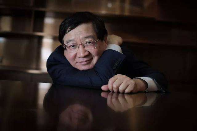 66岁江苏男人，曾是新东方合伙人，套现40亿离开，现在身家70亿