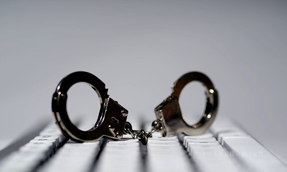 男子准备和女邻居发生关系，却突然放弃，该行为是否构成犯罪？