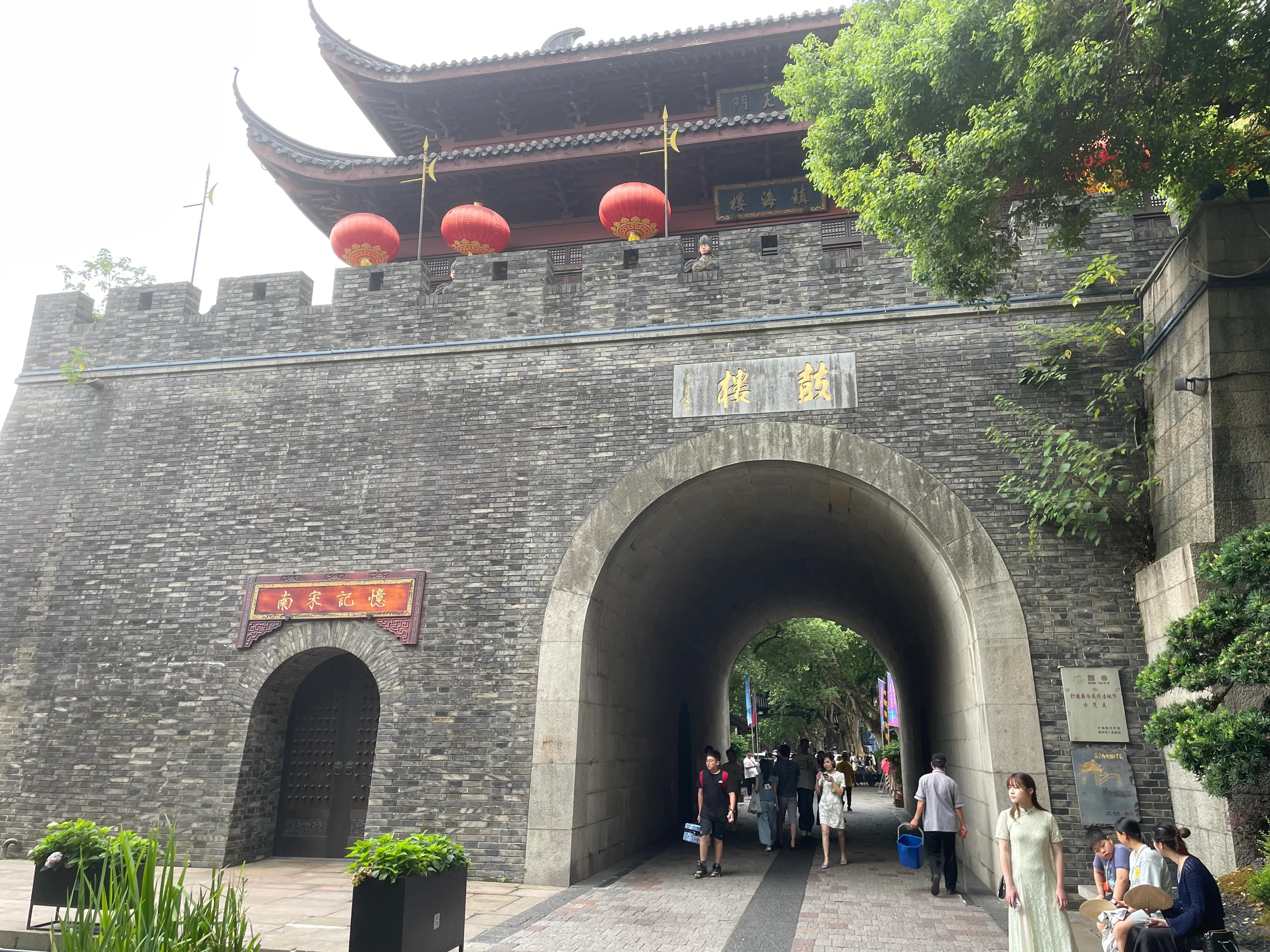 走进德寿宫感受南宋风情,杭州德寿宫红墙美照