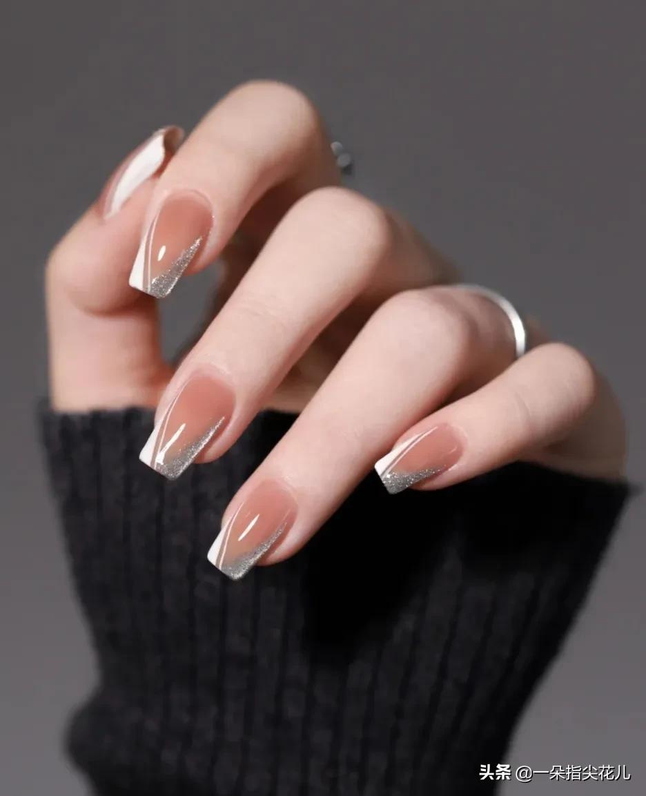 10种超简单的美甲做法,新年美甲款式2022中长款法式红