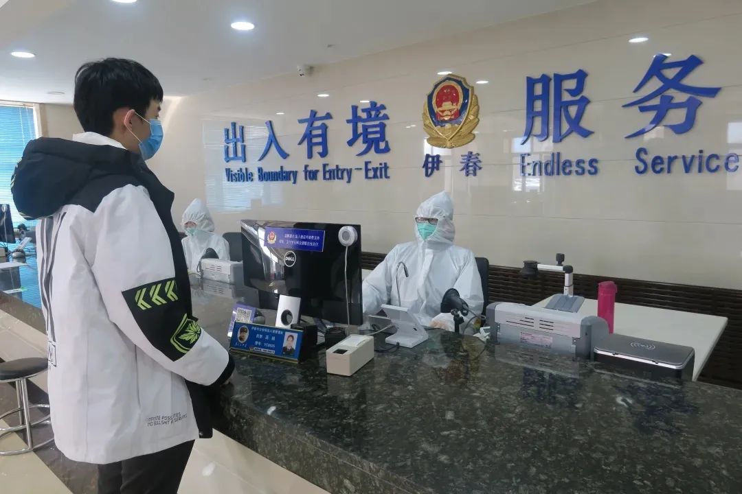 排队办签证出国,出国办证排队