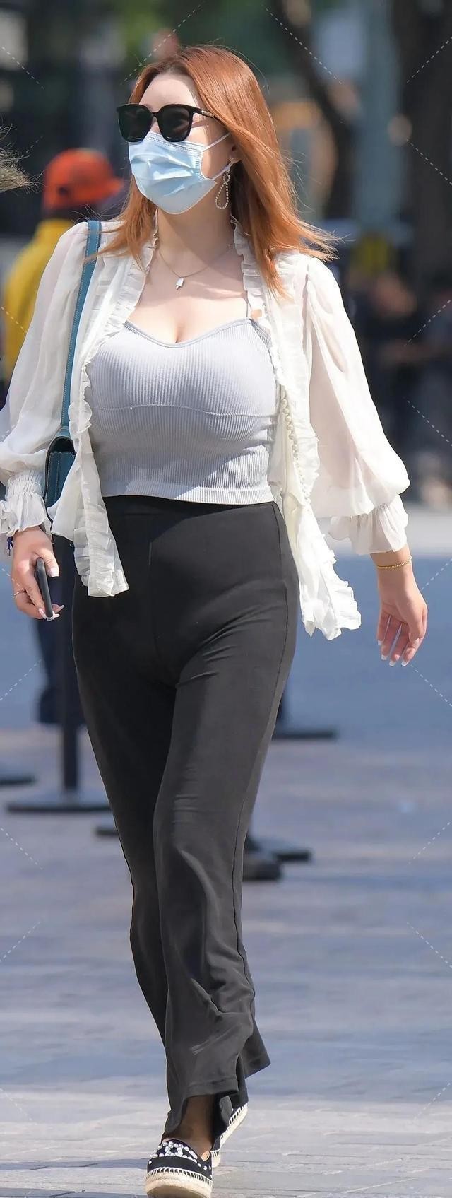 “凹凸感”十足的打*裤底**，看上去年轻有活力，好有创意