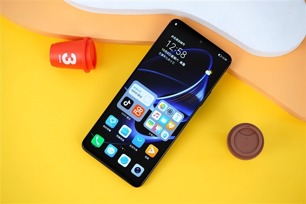 从2399元跌至1689元，19GB+256GB+4800mAh，性能旗舰沦为千元机