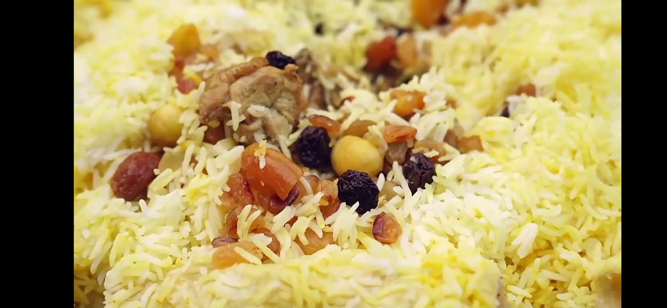 鸡腿手抓饭最正宗的做法,新疆锅巴抓饭的正宗做法