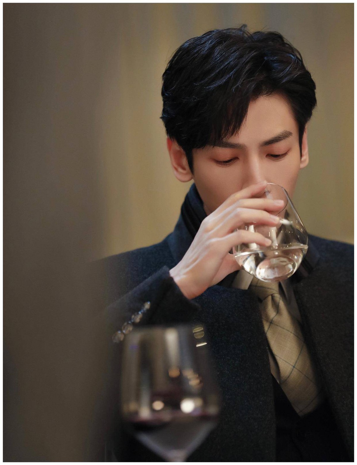 十位穿西装的男明星你最喜欢谁,穿西装很帅的一个男的