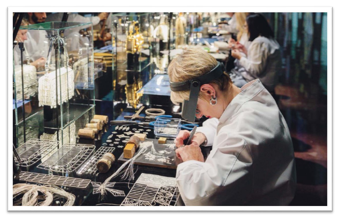 车水马龙的上海终将回归，奢侈品消费排长队还会再现吗？